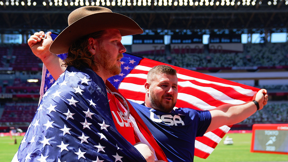 Ryan Crouser e Joe Kovacs 'limparam' ouro e prata no lançamento do peso