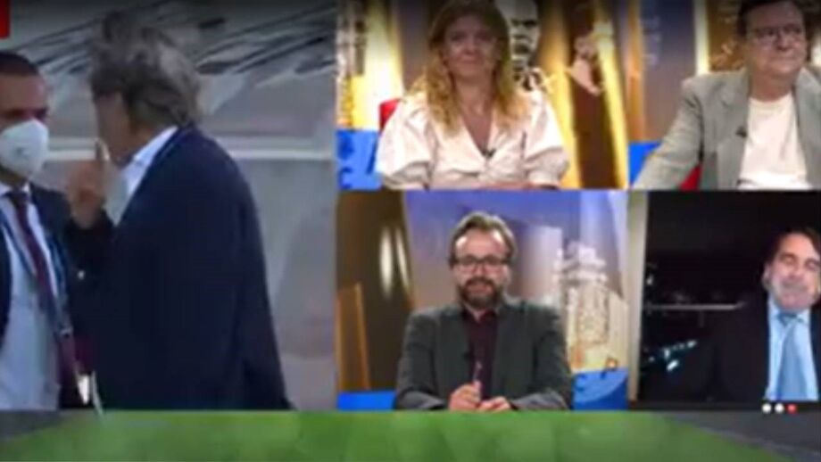 Comentador da CMTV e o gesto do treinador do Benfica para com o diretor desportivo em Moreira de Cónegos