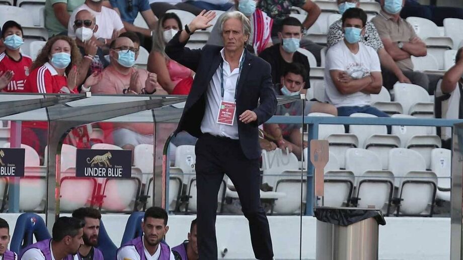 Treinador do Benfica e as finalizações dos dois defesas, que este sábado garantiram o triunfo em Barcelos