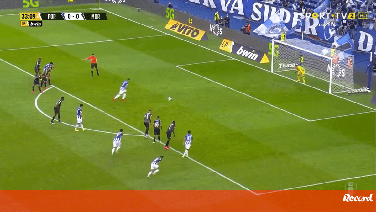 VÍDEO: Taremi adianta o FC Porto em Vizela de penálti