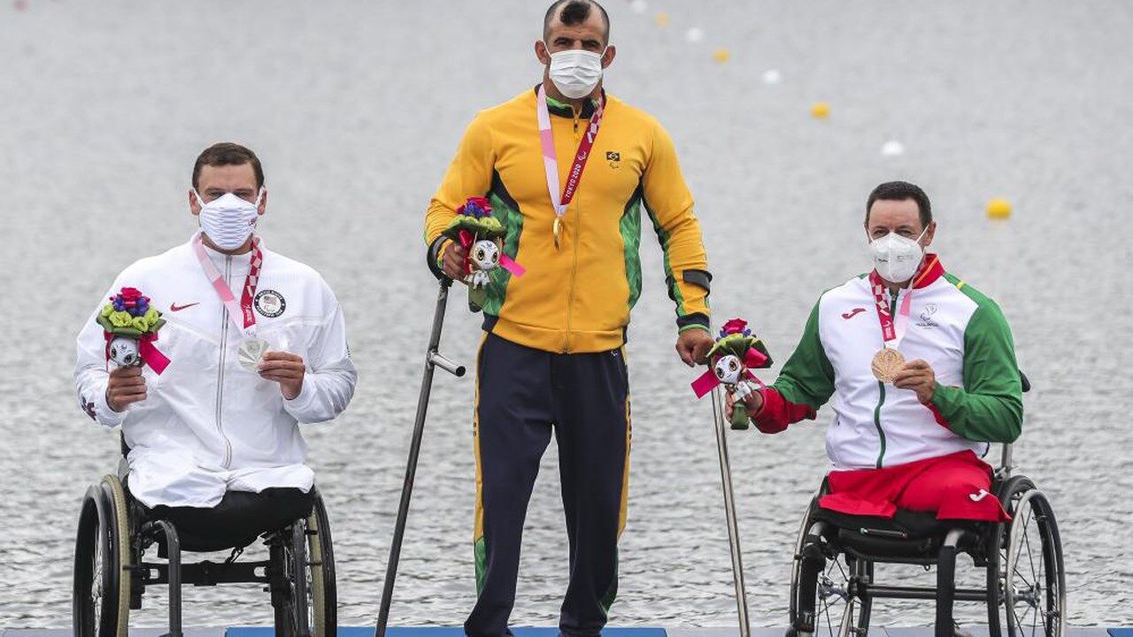 Português acompanhado pelo brasileiro Paulo Rofino (ao centro) e pelo norte-americano Steven Haxton