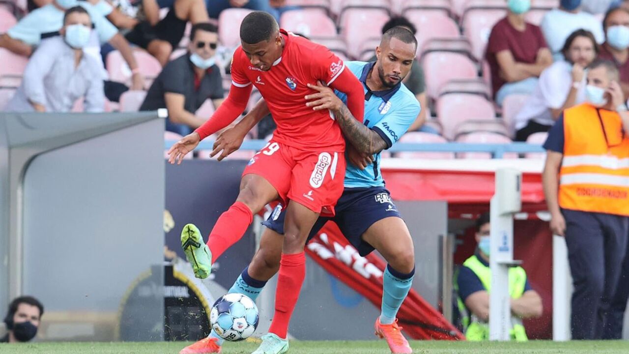 Samuel Lino e Schettine em mais um duelo