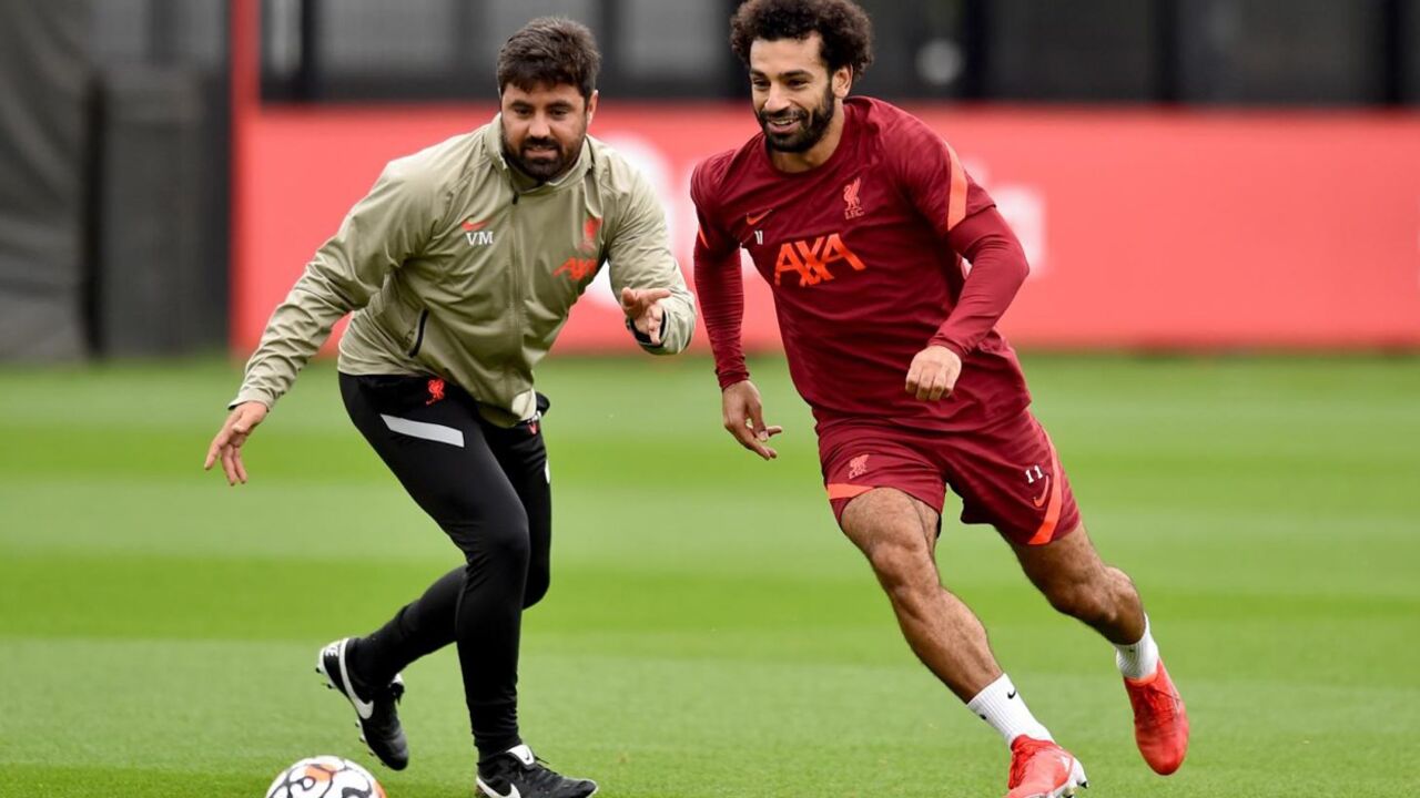 Vítor Matos com Salah durante um treino do Liverpool