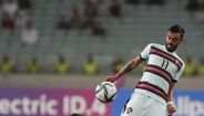 A FIGURA: Bruno Fernandes (4) - A partida nem começou muito bem para o médio, mas tudo mudou a partir do minuto 20, quando pegou na batuta. Pouco depois, descobriu e serviu Bernardo Silva para o 1-0 com uma grande assistência, tendo também começado o lance do 2-0, com um passe de letra para Jota, que serviu André Silva. Ainda tentou o golo com remates de fora da área, mas viu o guarda-redes negar-lhe aquele que seria um prémio merecido.