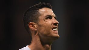 Mais críticas à saída de Ronaldo da Juventus: «Foi-se embora no avião privado enquanto Allegri falava»