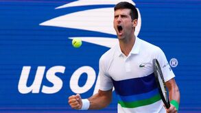 Djokovic bate Nishikori e segue para os oitavos de final