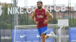 Agüero revela por que motivo não quis ficar com a camisola 10 do Barcelona