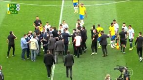 O momento em que Fernando Madureira foi 'rasteirado' na Bélgica