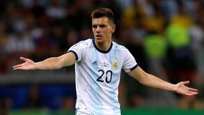 Britânicos avançam que Lo Celso e Cristian Romero vão ser multados pelo Tottenham