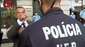 «Não se atrevam a tocar-me»: juiz negacionista desafia polícia à porta do Conselho de Magistratura