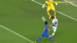 A espectacular finalização de Bernardo Silva que colocou Portugal na frente no Azerbaijão