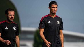 Conversa com Solskjaer, entrada com Mata e muitos sorrisos: o primeiro treino de Ronaldo no United