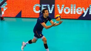 Cveticanin repete com ídolo Podrascanin foto de há 10 anos no Europeu