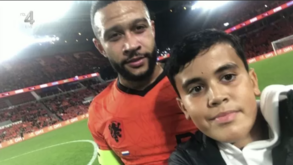 Miúdo que invadiu relvado para tirar selfie com Depay impedido de entrar em estádios por 5 anos