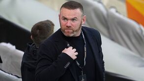 Rooney não vai ver regresso de Cristiano Ronaldo a Old Trafford: «Vou ser taxista no sábado...»
