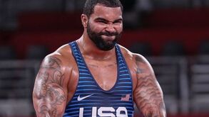 Olímpico Gable Steveson assina contrato com a WWE