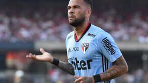 São Paulo anuncia saída de Dani Alves por causa de uma dívida