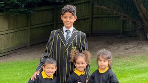 Filhos de Cristiano Ronaldo fardados para a escola
