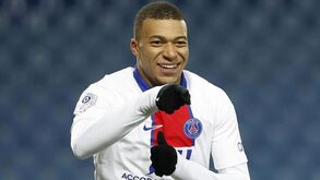 Real Madrid conta amarrar Mbappé com cláusula de mil milhões de euros