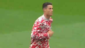 Ronaldo aquece em Old Trafford e o estádio... 'vem abaixo'