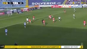 Rafa fez o terceiro golo do Benfica com este remate do 'meio da rua'