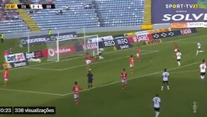 Yaremchuk saltou do banco e finalizou boa jogada coletiva do Benfica para o 5-0