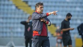 Polémica no Santa Clara-Benfica: Vlachodimos 'atropelou' Mansur e açorianos pediram a expulsão