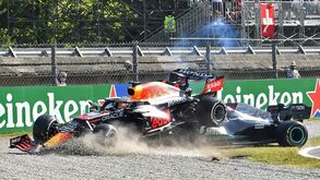 As imagens do incrível acidente entre Max Verstappen e Hamilton no GP de Itália