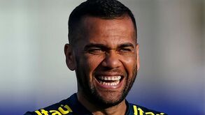 Dani Alves está livre: Um jogador atraído por desafios diferentes