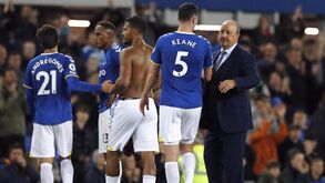 Everton dá a volta ao Burnley e sobe ao 4.º lugar da Premier League
