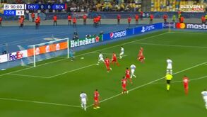 VAR 'salvou' Benfica nos descontos ao anular este golo ao Dínamo Kiev