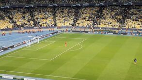 Yaremchuk ficou no relvado para aplaudir claque do Dínamo Kiev