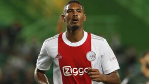Haller iguala feito de Van Basten