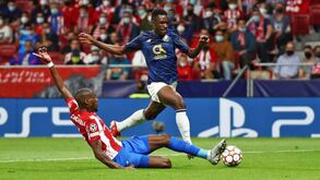 Lateral esquerda do FC Porto já é uma luta a dois