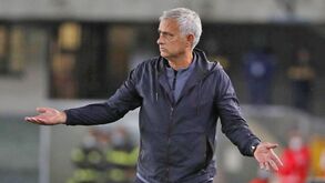 Mourinho e a derrota em Verona: «Vou precisar de algumas horas a ver os vídeos para descobrir o que aconteceu»