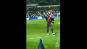 Adeptos do Queens Park Rangers gozaram com André Gomes e o português deu o troco desta forma
