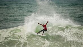 Vasco Ribeiro soma e segue no US Open of Surfing