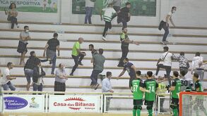 Valongo-Sporting termina com tentativas de agressão e adeptos leoninos refugiados no balneário