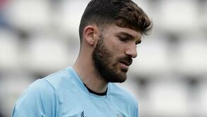 Estrela da Amadora rescinde contrato com guarda-redes Vítor São Bento