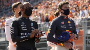 Hamilton e Verstappen 'picam-se' antes do GP da Rússia: «Pressão? Nem consigo dormir...»