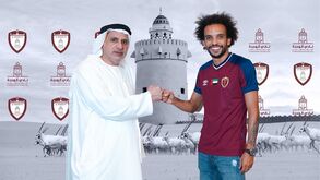 De máscara e encapuzado: tocaram as sirenes no Al Wahda à chegada de Fábio Martins