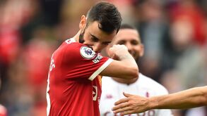 «Cristiano, marca tu!»: guarda-redes do Aston Villa provoca Ronaldo antes do falhanço de Bruno Fernandes