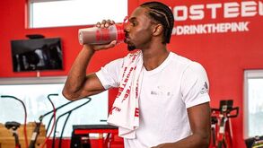 Alega motivos religiosos para escapar à vacina mas não convence NBA: ou é vacinado ou não joga