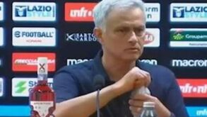 Mourinho 'atira' ao delegado da Liga depois da derrota com a Lazio: «Mete essas regras no c...»