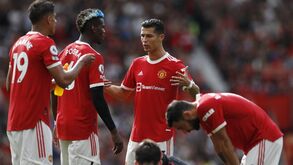 Gary Neville identifica problema no Man. United e avisa: «Assim não ganham o campeonato»