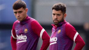 Alba e Pedri treinam e devem ser opção do Barcelona frente ao Benfica