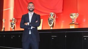 Simão minimiza saída de Messi do Barcelona: «Também já tinha perdido Ronaldo e Ronaldinho»