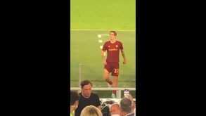 O gesto obsceno do craque da Roma para os adeptos da Lazio que lhe valeu uma pesada multa