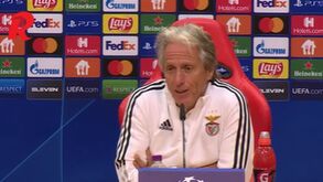 Jesus e as palavras de Mário João a Record: «Diz isso porque esteve na única vez que o Benfica ganhou ao Barcelona...»