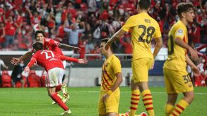 A crónica do Benfica-Barcelona, 3-0: Foi limpinho e com postes redondos